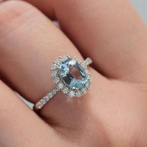 Bague ovale halo en aquamarine Santa Maria faite à la main, or blanc 18 carats, bijoux fins de luxe, cadeau de fiançailles, cadeau de mariage pour femmes - Product Image 3