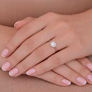 Bague de fiançailles pour femme en or massif antique, sertie d'un halo de diamants ronds brillants de laboratoire, couleur E, clarté VVS, 18 carats, bijoux fins. - Product Image 6