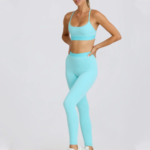 Ensemble de yoga pour femmes de haute qualité, leggings courts en tricot uni anti-transparence et soutien-gorge push-up pour un style de vie actif - Product Image 1