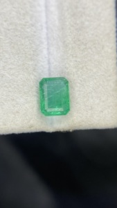 Esmeralda Zambiana Natural Certificada, Corte Octogonal, con Buen Brillo, Piedra Preciosa Suelta para Joyería, 1.25 Quilates - Product Image 3