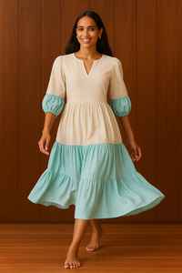 เดรสผ้าฝ้ายสีเบจ-น้ำเงินแบบหลวมสำหรับผู้หญิง แขนพอง คอวี ดีไซน์ทรงเอไลน์แบบมีชั้น  ชุดลำลองสำหรับฤดูร้อน - Product Image 4