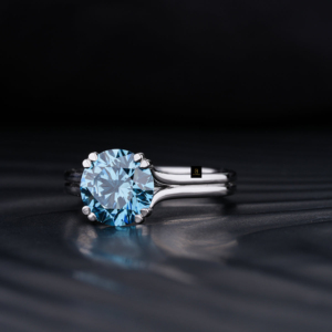 Bague solitaire en diamant de laboratoire taille brillant rond de 2,5 carats, double griffe, pierre mystique, certifiée IGI, élégante pour mariée - Product Image 6