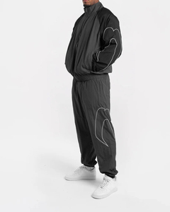 Ensemble de survêtement sportif personnalisé pour hommes, imperméable et réfléchissant, veste coupe-vent légère à fermeture éclair intégrale et pantalon de jogging - Product Image 1