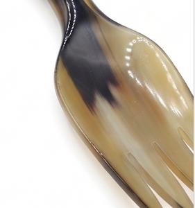 Juego de cuchara y tenedor con mango azul marmoleado, cabeza de cuerno, pulido natural, diseño minimalista para cenas, fiestas y ensaladas. - Product Image 2
