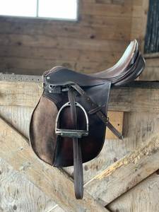 Silla de montar inglesa de cuero genuino estilo occidental BS International, sostenible, para carreras de caballos, con estructura de madera, artículos ecuestres, directo de fábrica - Product Image 5