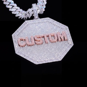 Collar con Colgante Octogonal Grande Personalizado con Letras 3D, Incrustaciones de Moissanita Plateada, Nombre Personalizado, Regalo de Lujo, Alfabeto Personalizado - Product Image 4