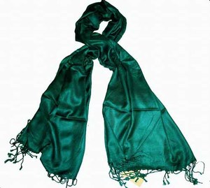 Châles et écharpes en pashmina d'extérieur, mi-longs, chauds, élégants, en viscose satinée brillante, douce et soyeuse, avec pompons de couleur personnalisée - Product Image 2