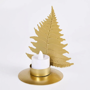 Élégant porte-bougie en métal doré en forme de feuille de fougère avec base ronde, parfait pour créer une ambiance festive et chaleureuse. - Product Image 2