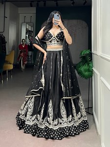 Precioso Lehenga Choli para Mujer con Bordado, Ideal para Bodas, Fiestas y Festivales, en Crepé de Seda, Exportación India, Resistente a la Humedad - Product Image 3