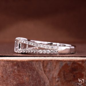 แหวนเพชรทรง Asscher 1 กะรัต เพาะเลี้ยงในห้องปฏิบัติการ ดีไซน์วงแหวนแยกส่วน ประดับเพชรแบบไมโครเพฟ ทองคำขาว 10K รับรองโดย IGI - Product Image 3