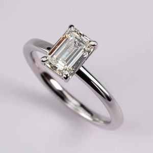 Anillo de Compromiso Solitario Minimalista de Oro de 18K/14K/10K con Diamante Cultivado en Laboratorio con Corte Esmeralda de Lujo VVS Diam de 3.00 Ct, Certificado por IGI, Personalizado - Product Image 1