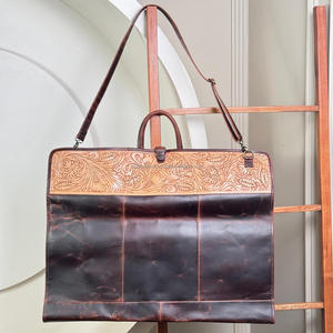 Sac de vêtement en cuir fabriqué à la main de haute qualité avec couverture de costume de voyage pliable au design usiné avec fermeture éclair et poches pour hommes et femmes - Product Image 5