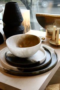 Assiette à gâteau en résine polie en forme de fleur, design moderne et luxueux, motif marbré bleu, écologique, pour mariages et fêtes - Product Image 5