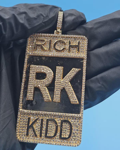 จี้เพชรหรูสำหรับผู้ชาย สไตล์ฮิปฮอป  ประดับเพชรโมอิสซาไนต์แท้  ตัวเรือนเงินแท้ 925  จี้ตัวอักษรชื่อหรืออักษรย่อ - Product Image 1