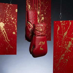 Guantes de Boxeo Fly de Cuero Genuino con Cordones, Diseño Rojo con Detalles Dorados para Adultos - Product Image 1