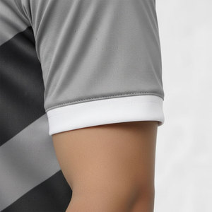 Nouvelle conception, haute qualité, ensemble uniforme de football 100 % polyester imprimé numériquement avec appliqué, col montant, logo avant et arrière, nom d'équipe personnalisé - Product Image 6