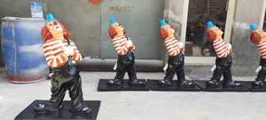 Figura de Payaso de FRP, Escultura Decorativa de Dibujos Animados, Diseño Artístico Tradicional para Exhibición en Interiores o Exteriores - Product Image 3