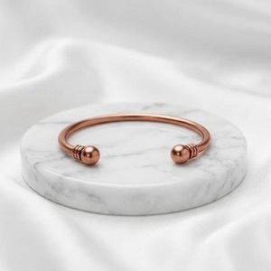 กำไลข้อมือทองเหลืองคุณภาพสูง FS International สำหรับผู้หญิง ดีไซน์เชื่อมแบบสั่งทำพิเศษ แฟชั่นอุตรพัฒนาธีปราชัย - Product Image 2