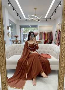 Lanzamiento del Nuevo Conjunto de Pantalón y Dupatta de Georgette con Diseño Elegante para Fiestas - Product Image 2