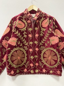 Chaqueta Bomber de Terciopelo Bordada con Flores, Cuello Alto, Manga Larga, Suave, Cálida, Hecha a Mano, Cierre Abierto, Estilo Elegante - Product Image 4