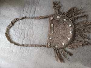 Elegante Bolso de Ganchillo Hecho a Mano con Forma de Media Luna, Adornado con Cuentas de Concha y Borlas, Estilo Bohemio, para Mujer, Ideal para la Playa - Product Image 1