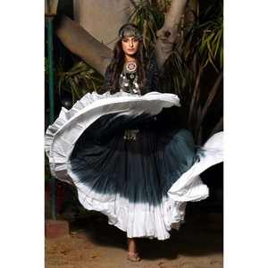 Falda Maxi Boho Chic de Rayón con Estampado Tie-Dye en Degradado Blanco y Negro, Falda Larga con Patrón Circular para Festivales - Product Image 5