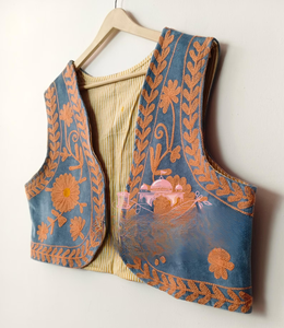 Éxito de Ventas 2026: Elegante y Cálido Abrigo de Invierno con Diseño Étnico, Hecho a Mano en Rajastán con Algodón Ecológico y Terciopelo Azul con Cuello en V - Product Image 1