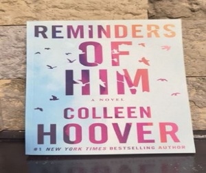 Recuerdos de él de Colleen Hoover, libro en formato de bolsillo, <span class=keywords><strong>novela</strong></span> de ficción romántica - Product Image 5