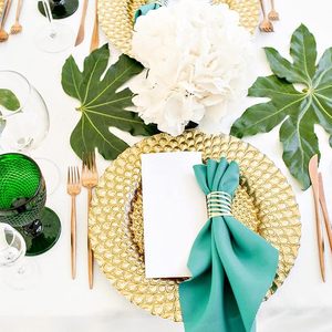 Assiette de présentation décorative à bordure ornée Or et Argent pour événements de mariage - Product Image 4