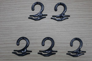 Perchas duraderas de plástico PP y ganchos ecológicos delgados Fabricante de Vietnam Suministro OEM/ODM para calcetines y tiendas minoristas - Product Image 4