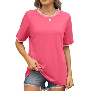 Camiseta rosa de manga corta con cuello redondo, ribete en contraste, logo frontal, tejido teñido, peso pesado, corte regular, estilo urbano, top de punto. - Product Image 3