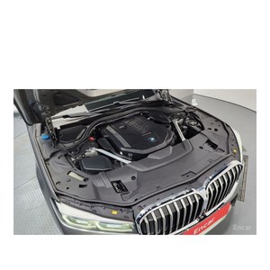 BMW 740i M Sports Serie 7 2021 con Volante a la Izquierda y Caja de Cambios Automática, 127.217 km - Product Image 6