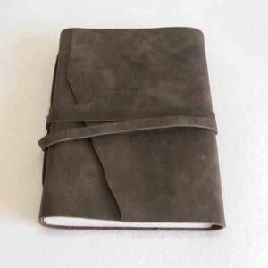 Carnet personnalisé de haute qualité à couverture souple en cuir de buffle, fait main, papier en coton recyclé, aspect vintage antique, couverture rigide mensuelle - Product Image 2