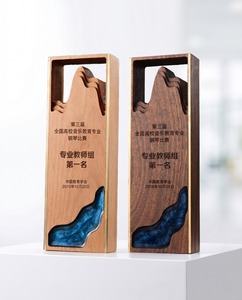 Trofeo de Acrílico y Bronce Personalizado, Premio de Reconocimiento Pulido con Logotipo Grabado, Duradero y Reciclable para Eventos Corporativos, Deportes y Eventos Especiales - Product Image 4