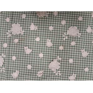 Tissu en coton gingham vert et blanc très demandé pour filles, avec broderie florale 3D, respirant et léger, idéal pour les robes - Product Image 1