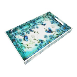 Bandeja Redonda Decorativa de Metal Plateado con Diseño en Relieve para Servir Té, Café, Postres y Decoración del Hogar - Product Image 5