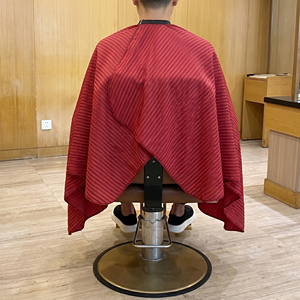 Capa de Barbero Impermeable de Poliéster al por Mayor |   Delantal de Peluquería 100% Poliéster, Capa para Estilista de Salón de Belleza - Product Image 3