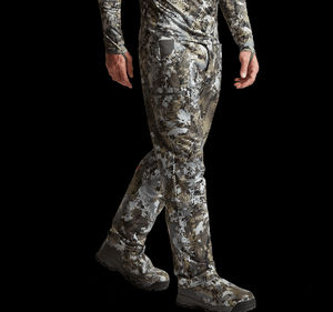 Pantalon de chasse pour homme, tissu polyester respirant, taille haute, fermeture éclair et bouton, poches avant, latérales et arrière. - Product Image 3