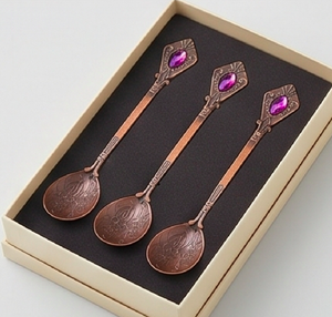 Cuillères à thé vintage plaquées cuivre avec manches ornés de pierres violettes, motif floral gravé, finition mate, ensemble de couverts en métal durable pour usage domestique - Product Image 6