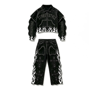 Ensemble 2 pièces unisexe personnalisé : veste en jean noire courte et jean, imprimé étoiles et flammes cloutées, style streetwear, tenues assorties, fournisseur en gros - Product Image 1