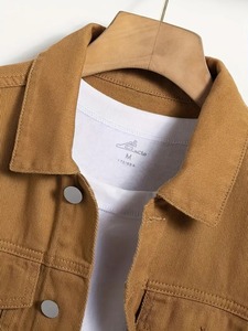 แจ็คเก็ตเดนิมพรีเมียมสำหรับผู้ชาย เนื้อผ้านุ่มสบาย ผสมผสานผ้าฝ้ายอย่างลงตัว เสื้อคลุมทันสมัย เหมาะสำหรับสวมใส่ลำลองสไตล์สตรีทแวร์ - Product Image 4