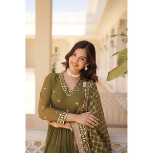 Vestido de Fiesta Lehenga Choli de Seda de Diseñador con Elegante Bordado - Product Image 4