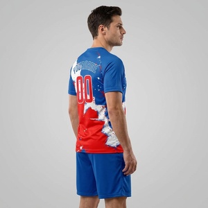 Conjunto de Uniforme de Fútbol Personalizado y Elástico, Jersey y Pantalones Cortos Sublimados con Ajuste Ergonómico, Ropa Deportiva Flexible para Equipos - Product Image 3
