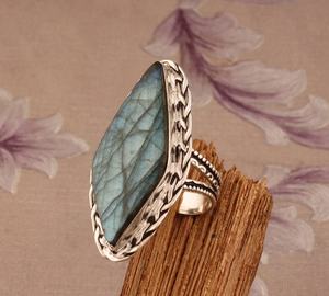 Anillo llamativo de labradorita marquesa – Anillo gótico de filigrana con gema azul brillante, hecho a mano, de plata, regalo para ella - Product Image 3