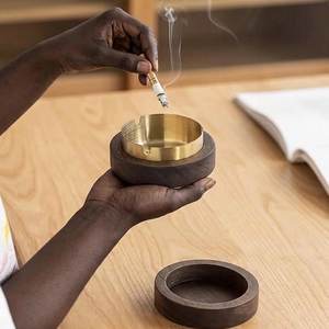 Fábrica profesional en la fabricación de ceniceros ecológicos hechos a mano con madera de acacia natural y ceniceros de metal y madera con tapa. - Product Image 4