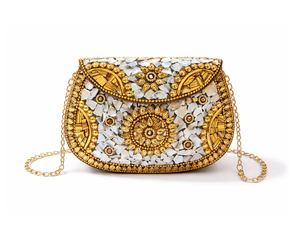 Bolso de mano de metal artesanal con mosaico, de latón de lujo, para verano y playa, con correa de cadena y cierre de solapa, hecho a mano en India. - Product Image 1