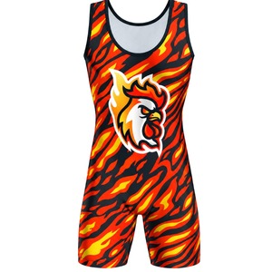 Débardeur pour homme à imprimé flamme avec logo coq, sportif, sans manches, séchage rapide, col rond, en polyester tricoté, et short de compression - Product Image 1