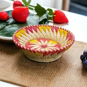 Panier à fruits en osier tressé à la main, écologique et élégant, multicolore avec rayures rouges et jaunes pour la maison – Offre spéciale - Product Image 3