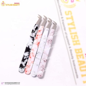 Pince à épiler à volume classique en acier inoxydable testée à la main avec type de beauté de conception pentile isolée - Product Image 4