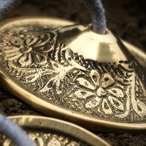 Cymbales traditionnelles en laiton faites à la main, gravées Hare Krishna, 2 pièces, pour Kirtan, Bhajan, méditation, yoga, instrument de musique - Product Image 2